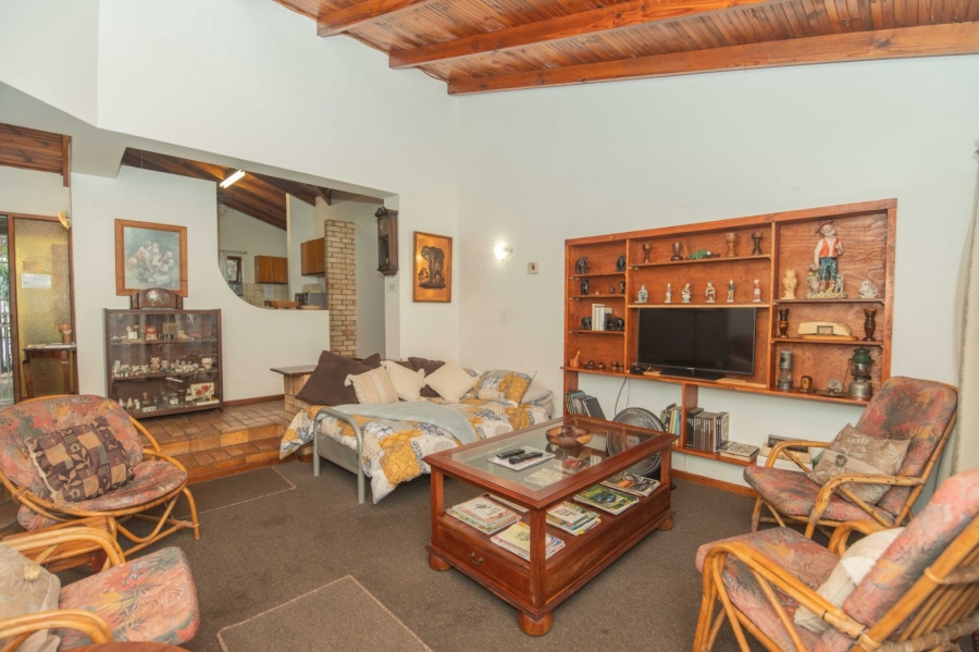 6 Bedroom Property for Sale in Bluewater Bay Eastern Cape